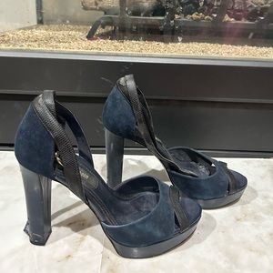 White House Black Market navy heels